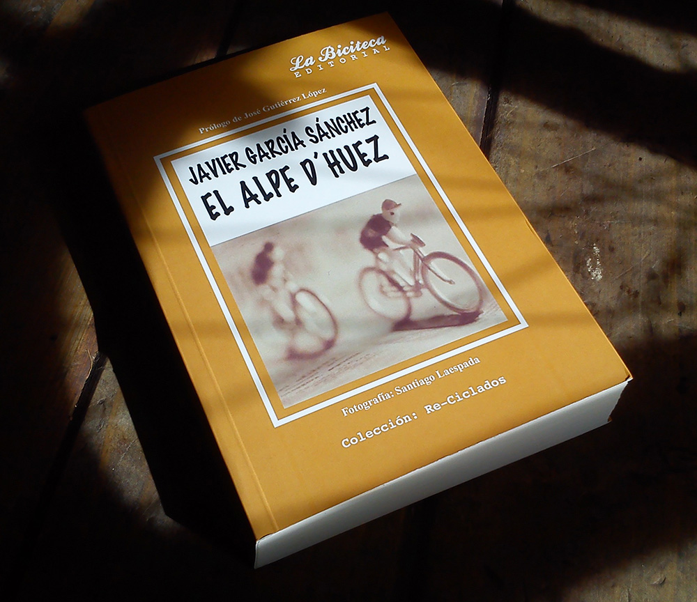 Foto de la Reedición de "El Alpe d'Huez" de la Editorial La Biciteca a la venta en Ciclos Esplendor, Calle Merced, 11 33202 Gijón Asturias, España