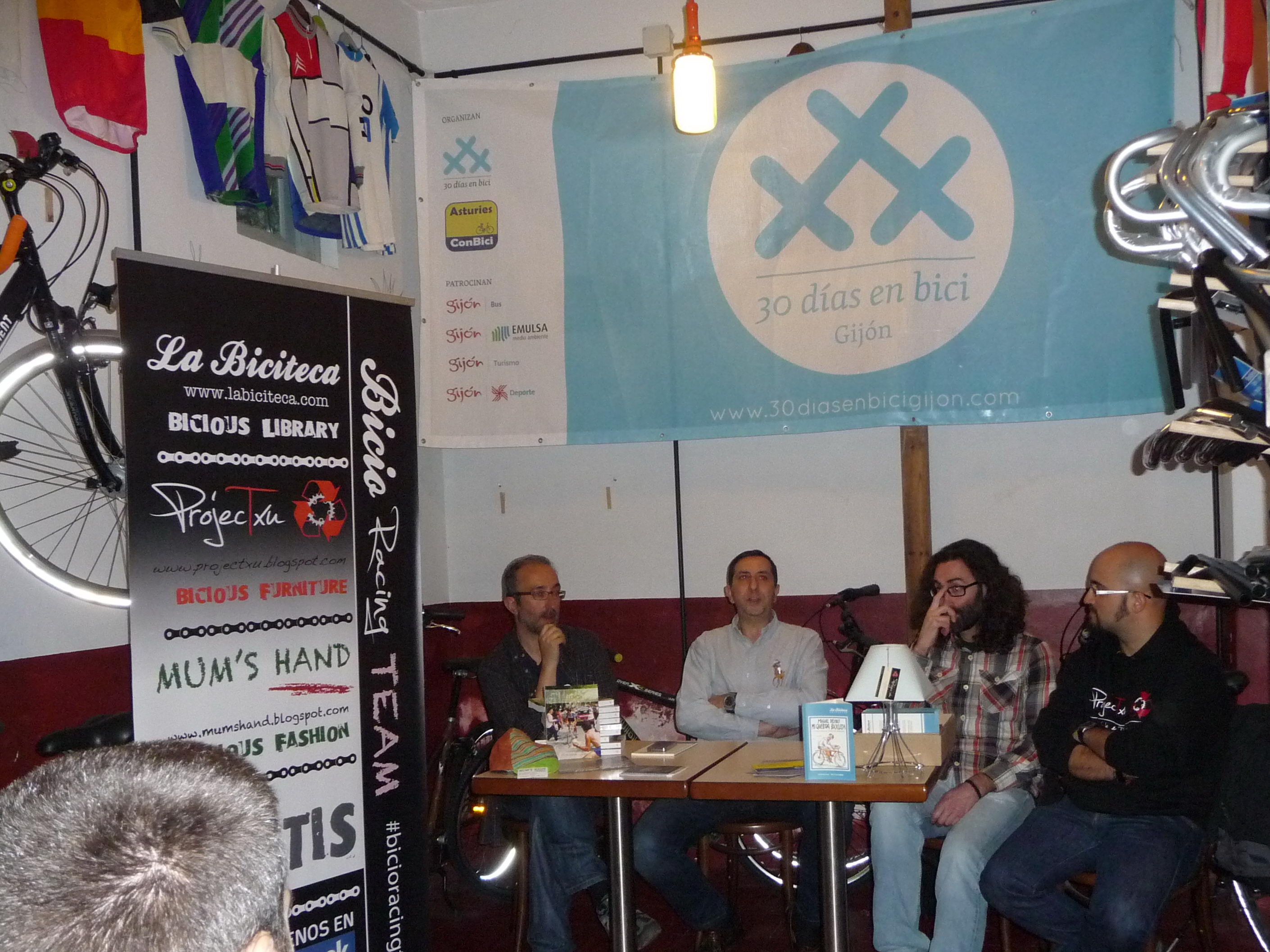 Foto de Presentación de La Biciteca en Ciclos Esplendor, 30 Días en Bici Gijón 2014