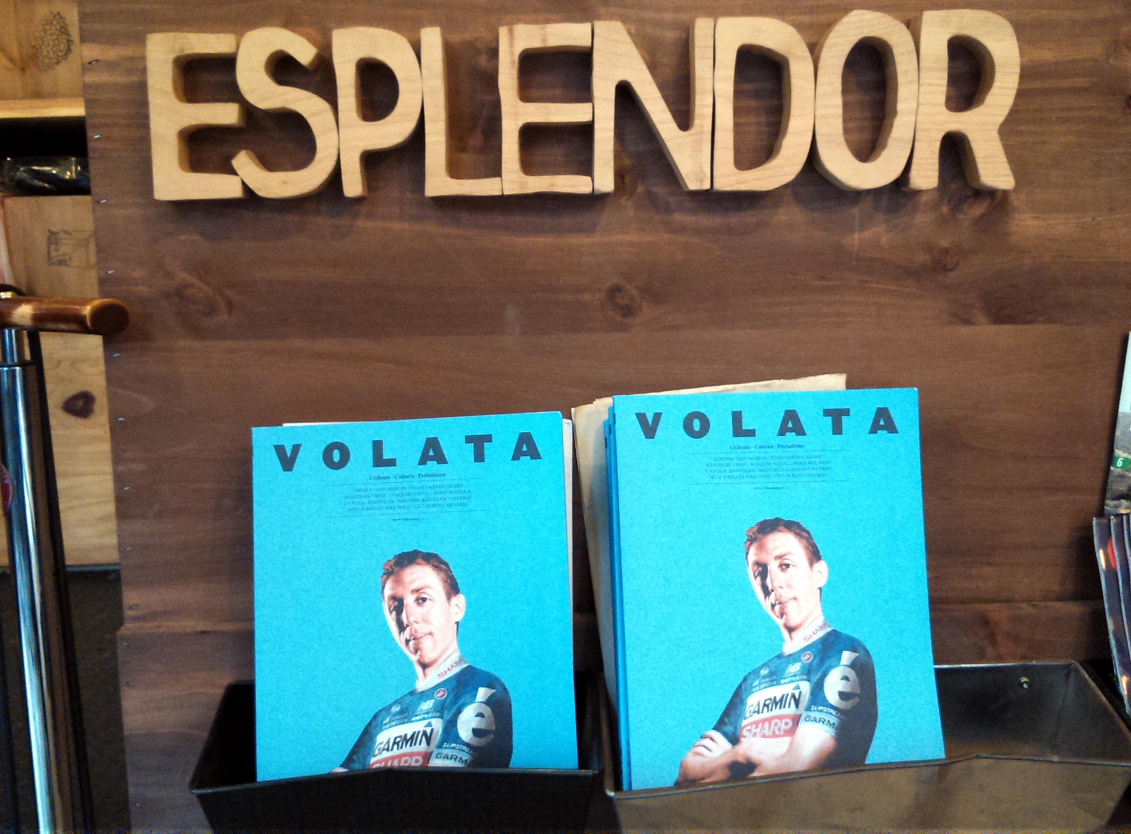 Foto de la Revista VOLATA, cultura ciclista a la venta en Ciclos Esplendor